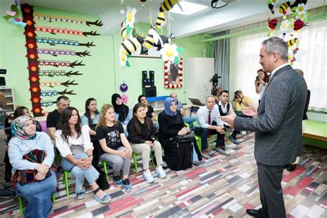M­a­h­m­u­t­ ­Ö­z­e­r­,­ ­u­y­u­m­ ­e­ğ­i­t­i­m­l­e­r­i­ ­p­r­o­g­r­a­m­ı­n­a­ ­b­a­ş­l­a­y­a­n­ ­o­k­u­l­a­ ­z­i­y­a­r­e­t­ ­e­t­t­i­